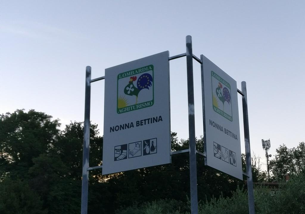 Agriturismo Nonna Bettina Moniga del Garda Luaran gambar